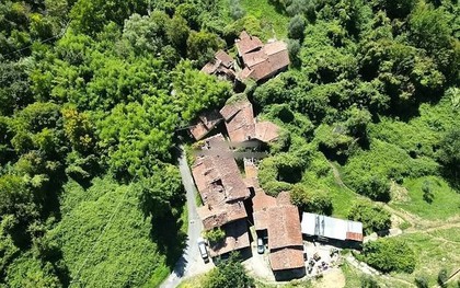 Đôi bạn thân U40 rủ nhau nghỉ hưu sớm, bỏ 2,3 tỷ mua lại cả 1 ngôi làng để cải tạo: "Ở đây chúng tôi có tất cả, chỉ thiếu đúng 1 thứ"