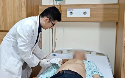 Người đàn ông lở loét vùng ngực vì… ung thư vú