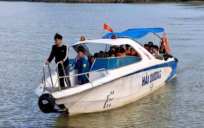 Khánh Hòa: Hơn 130 học sinh đến trường bằng ca nô sau sự cố trôi cầu gỗ Phú Kiểng