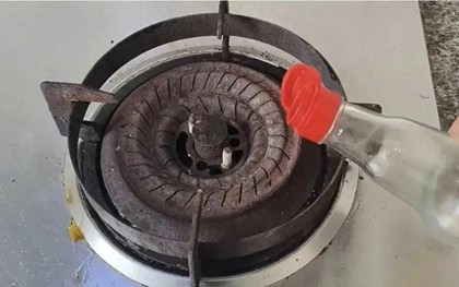 Mẹ tôi truyền lại mẹo nhỏ với giấm trắng: Làm xong tôi mới biết mình đã phí tiền bao năm