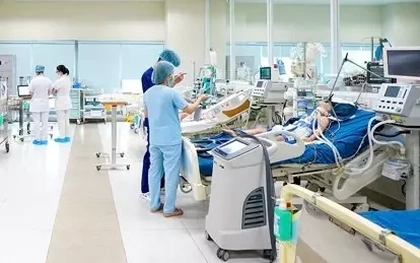 Bé 6 tuổi bị suy đa tạng, phải sử dụng tim phổi nhân tạo vì mắc cúm A