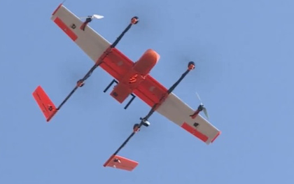 Lần đầu ở Việt Nam: Máy bay không người lái vận chuyển thuốc, mẫu xét nghiệm