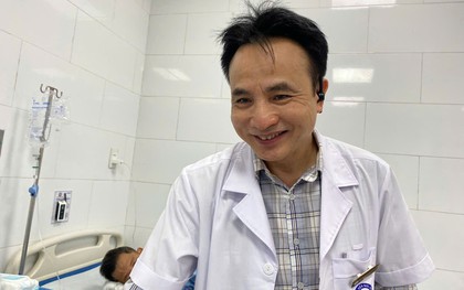 Khoảnh khắc sau ca mổ khó của bác sĩ trưởng khoa 'nổi như cồn' trên TikTok