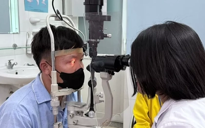 Nam thanh niên bị liệt mắt vì hội chứng di truyền ‘xưa nay hiếm’