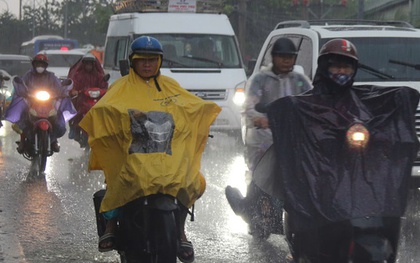 Chiều nay, mưa trái mùa trút xuống TPHCM, nguyên nhân do đâu?