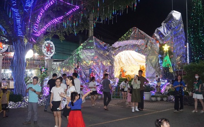 Xóm đạo Tân Phú rực rỡ đón Giáng sinh