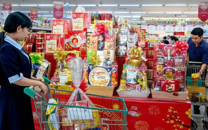 Sắm Tết Bính Ngọ: Sức mua không giảm, người tiêu dùng đổi cách chi tiêu
