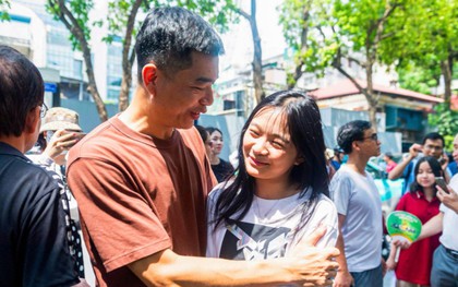 Bạo lực không bắt đầu bằng cú đấm