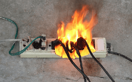 23.000 vụ cháy nhà mỗi năm: Sai lầm chết người khi dùng ổ cắm điện mà 90% người Việt mắc phải