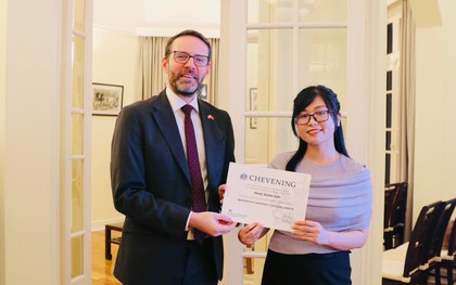 Nữ luật sư trẻ giành học bổng thạc sĩ toàn phần đến Anh