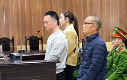 Hình ảnh vợ chồng trùm giang hồ Vi "ngộ" hầu tòa sáng 26-12