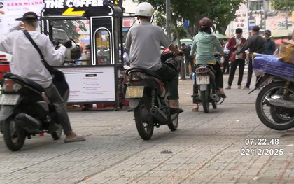 107 xe máy đi trên vỉa hè có biển số sau nhanh chóng nộp phạt nguội theo Nghị định 168