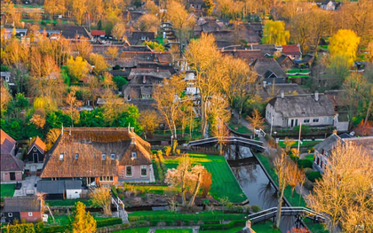Ngôi làng cổ tích được mệnh danh là “Venice của phương Bắc”, gần 800 năm chưa từng có ô tô xuất hiện