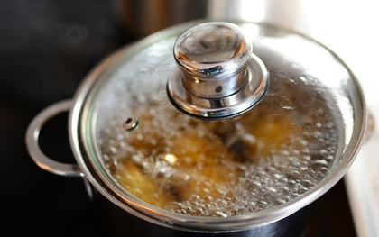 Có nên đậy nắp nồi khi nấu ăn?