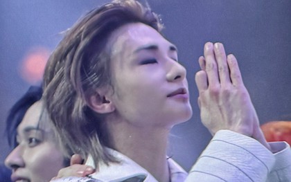 Nam ca sĩ nổi tiếng đánh rơi 1,4 tỷ trên sân khấu