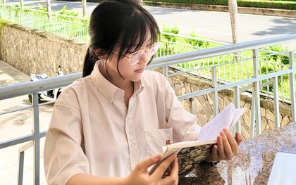 Không dự lễ tốt nghiệp, nữ thủ khoa ngành AI nhận tin vui theo cách "lạ lùng"