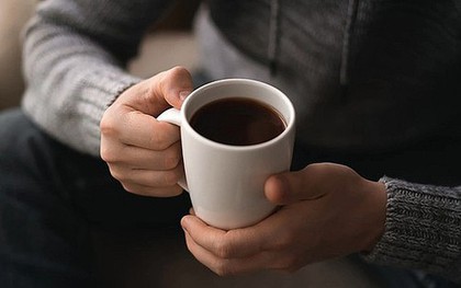 4 thói quen buổi sáng âm thầm tàn phá gan - thận, hại dạ dày đàn ông