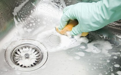 5 thứ tuyệt đối không được đổ xuống bồn rửa bát