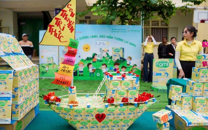 Khi vỏ hộp sữa đậu nành hóa thành ước mơ xanh trong tay trẻ nhỏ