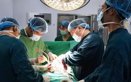 Cô gái mang khối u buồng trứng gần 3 kg mà không hay biết