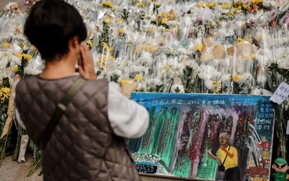 Bức ảnh người đàn ông gào thét vì vợ mắc kẹt trong đám cháy trở thành biểu tượng ám ảnh của vụ thảm họa 159 người chết