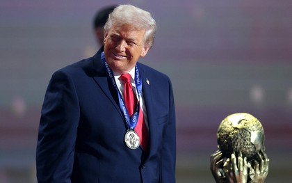 Tổng thống Mỹ Donald Trump nhận giải thưởng lạ chưa từng có của FIFA
