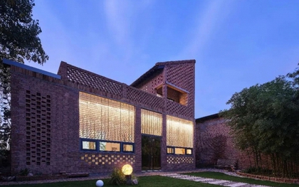 Nữ tiến sĩ chi gần 1,5 tỷ đồng xây “nhà xanh” 270m2 để cha dưỡng già: Tự phát điện, tự lọc nước, cả năm không tốn tiền điện