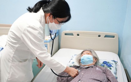 Căn bệnh nguy hiểm tấn công người cao tuổi trong thời tiết giao mùa