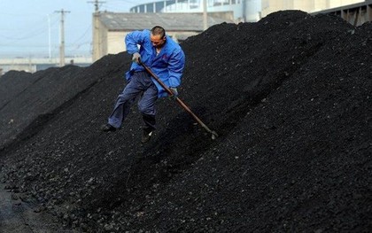 Cơn sốt "vàng đen" trở lại sau 4 năm chạm đáy: 2 quốc gia chủ chốt BRICS tranh thủ gom hàng giữa lúc rét đậm, giá phục hồi mạnh