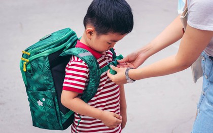 Giáo viên chủ nhiệm 20 năm nói thẳng: Nhìn cặp một đứa trẻ, tôi có thể đoán được tương lai của em này như thế nào