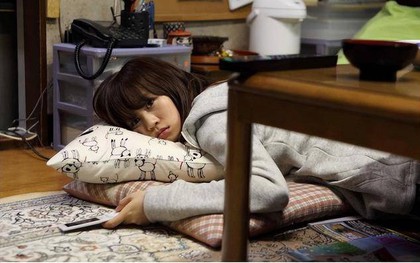 Một kiểu ĂN BÁM mới đang lan rộng - Con cái học cao nhưng cha mẹ lo sốt vó: "Cứ thế này hỏng cả đời..."