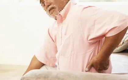 Đau bụng kéo dài, người đàn ông 75 tuổi bất ngờ phát hiện bí mật "đáng sợ"