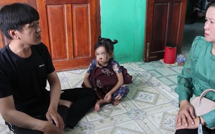 Bé gái 4 tuổi bị chó thả rông lao vào tấn công: Truy xuất camera tìm chủ nhân vật nuôi