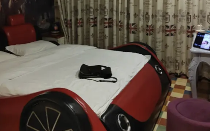 Nữ sinh đặt khách sạn gần điểm thi công chức cho tiện, vừa mở cửa ra thì thấy một thứ: Suýt bỏ thi luôn!