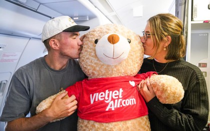 Phi hành đoàn gấu mang Valentine ngọt ngào đến với hành khách bay cùng Vietjet