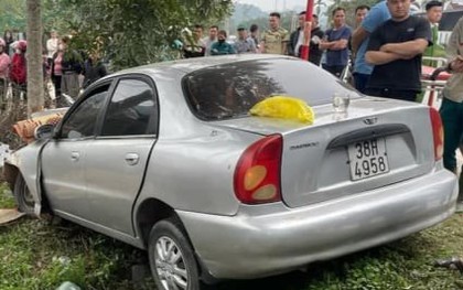 Va chạm với ô tô, hai bà cháu đi xe máy ở Hà Tĩnh tử vong