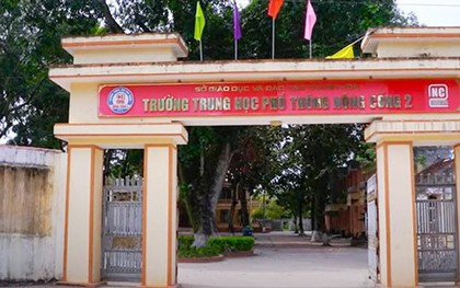Nam sinh lớp 11 bị đâm trọng thương trước cổng trường