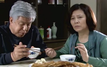 Vô tình nghe bố mẹ chồng trò chuyện, tôi kiên quyết dọn ra ngoài: "Nếu còn ở lại, con tôi sẽ bị hủy hoại!"