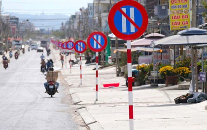Chính quyền nói gì về việc 1 km Quốc lộ 27 có 23 biển cấm đậu xe?