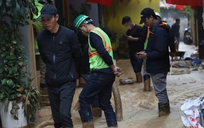 Hàng chục hộ dân giữa Hà Nội điêu đứng vì bùn đất phun trào: Động thái mới nhất từ nhà thầu