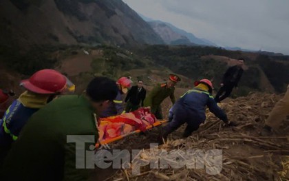 Tìm thấy hai thi thể trong vụ xe đầu kéo lao xuống vực tại Sơn La