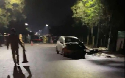 Hà Nội: Xe máy đấu đầu ô tô, 3 thanh niên tử vong tại chỗ