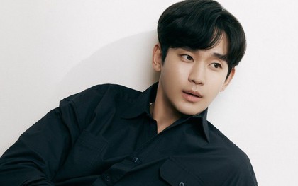 Rùng mình trước chia sẻ của Kim Soo Hyun về bạn diễn nữ 15 tuổi, netizen mỉa mai "tam quan lệch lạc tới mức này"