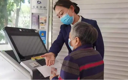Doanh nhân qua đời, di chúc 6,6 tỷ đồng cho vợ, nhưng ngân hàng từ chối chi trả: "Bà phải có giấy tờ công chứng"