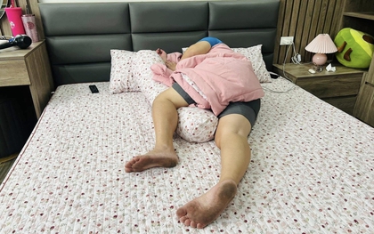 Bức ảnh người đàn ông nằm ngủ tưởng bình thường, lại khiến dân mạng thốt lên: "Gọi dậy ngay"