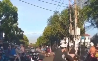 Tạm giữ đối tượng trong clip "hổ báo" đánh người tới tấp sau va chạm giao thông