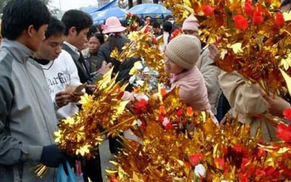 Đầu năm đi lễ vì sao không nên "đặt cành vàng lá ngọc" lên bàn thờ