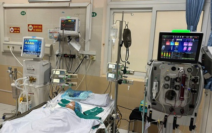 40 giờ lọc máu cứu sống bé gái 14 tháng tuổi mắc tay chân miệng