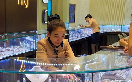 Giá vàng hôm nay 18-4: Đảo chiều sụt giảm