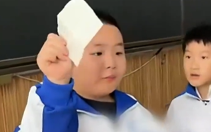 Pha giao bài tập về nhà "cồng kềnh" nhưng tinh tế vô cùng của 1 cô giáo tiểu học: Ký ức vui vẻ sẽ theo những đứa trẻ suốt cuộc đời!